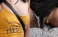 エロすぎ！ノーブラ×パンチラえちえちコスプレイヤー