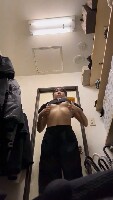 アルバイト着替え乳首見え