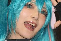 コスプレイヤーの顔面アップ106