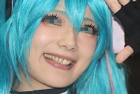 コスプレイヤーの顔面アップ105
