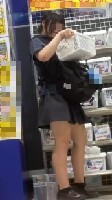 ちょいポチャJKの丸見えパンツ