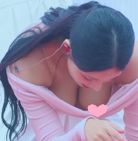 アイドルさん屈んだらマシュマロ爆乳がとんでもない事に