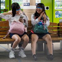 Street snap 012 駅のベンチに座っているシチュエーション第二弾！かわいいこ揃ってます！