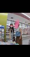 おばあちゃんと買い物中の娘子逆さ鳥