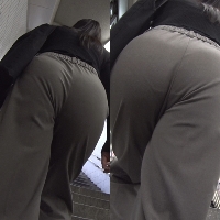 尻追尾29＊何処となくエロい雰囲気を醸し出しているスレンダー女子を下から眺める