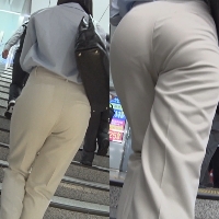 尻追尾42＊階段で見上げる長身スレンダーな白スラックス美尻お姉さん