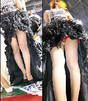 【part2】ロンスカなのに前だけ激ミニ衣装をローアングル！