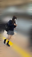 女子高生逆さパンチラ8