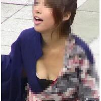 神アングル激写!!最後は乳が半分近く、、、!!00031-1【高画質動画】