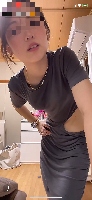 スタイル抜群超かわいい子の服の隙間からちら配信