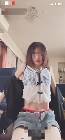 薄着かわいい子の隙間ちらちら配信