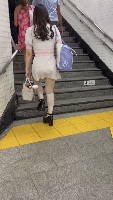 【風チラ】清楚なお姉さんの白パンツ